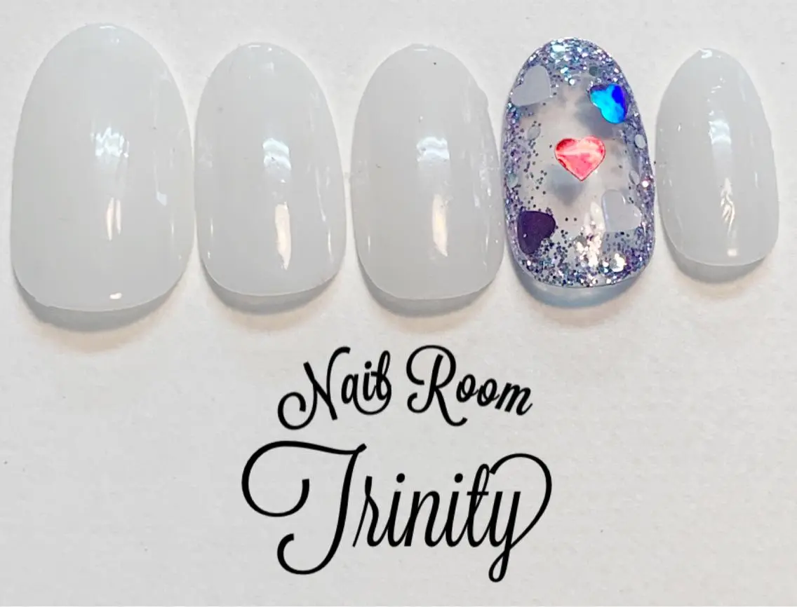 ネイル ハンドネイル Trinity ネイリストスタッフのネイルデザイン