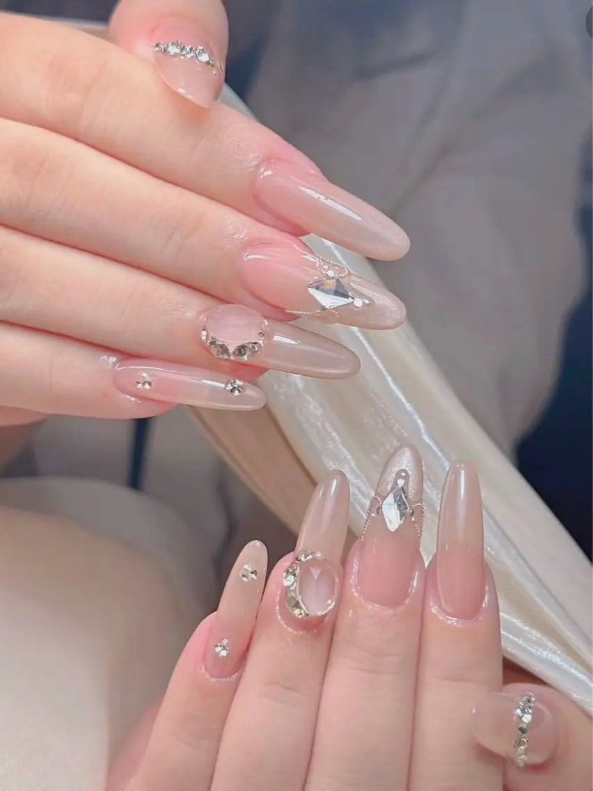 ネイル チークネイル 長さ出し フラワーネイル フレンチネイル ガーリー SunNail池袋駅 ワンホンネイルのネイルデザイン