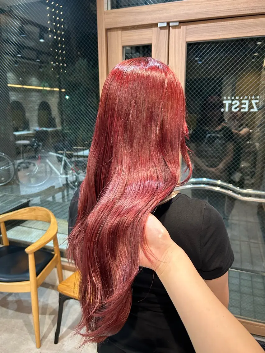 ロング カラー ブリーチ ブリーチなしカラー レッドカラー ヘアカラー レイヤー/ネイル COCOROのヘアスタイル