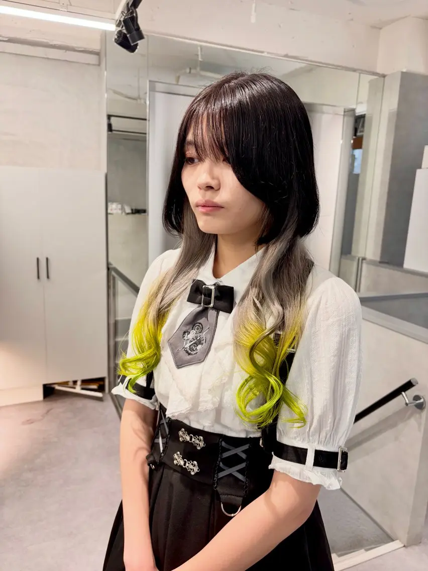ロング カラー 黒髪 透明感カラー デザインカラー ハイトーンカラー シルバー カット ヘアカラー ダブルカラー/ Shosei 心斎橋のヘアスタイル