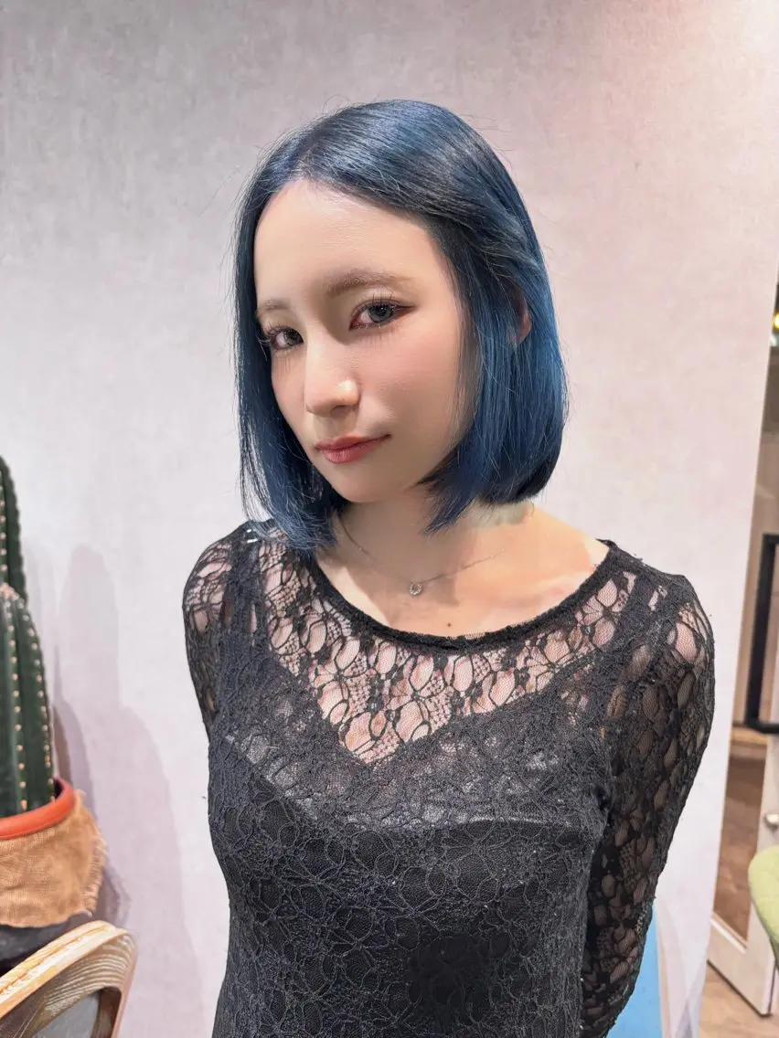 セミロング カラー ヘアアレンジ 切りっぱなしボブ ブリーチ ダブルカラー イヤリングカラー ハイライトカラー ヘアカラー iona/ハイトーン /ネイルのネイルデザイン
