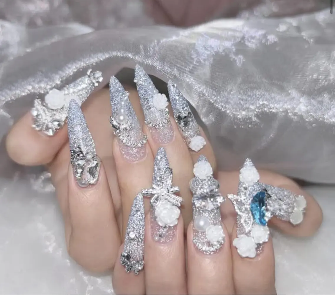 ネイル アートネイル ボルドー フレンチネイル ジェルネイル 氷ネイル・うるうるネイル ハンドネイル Julie Nail Rinのネイルデザイン