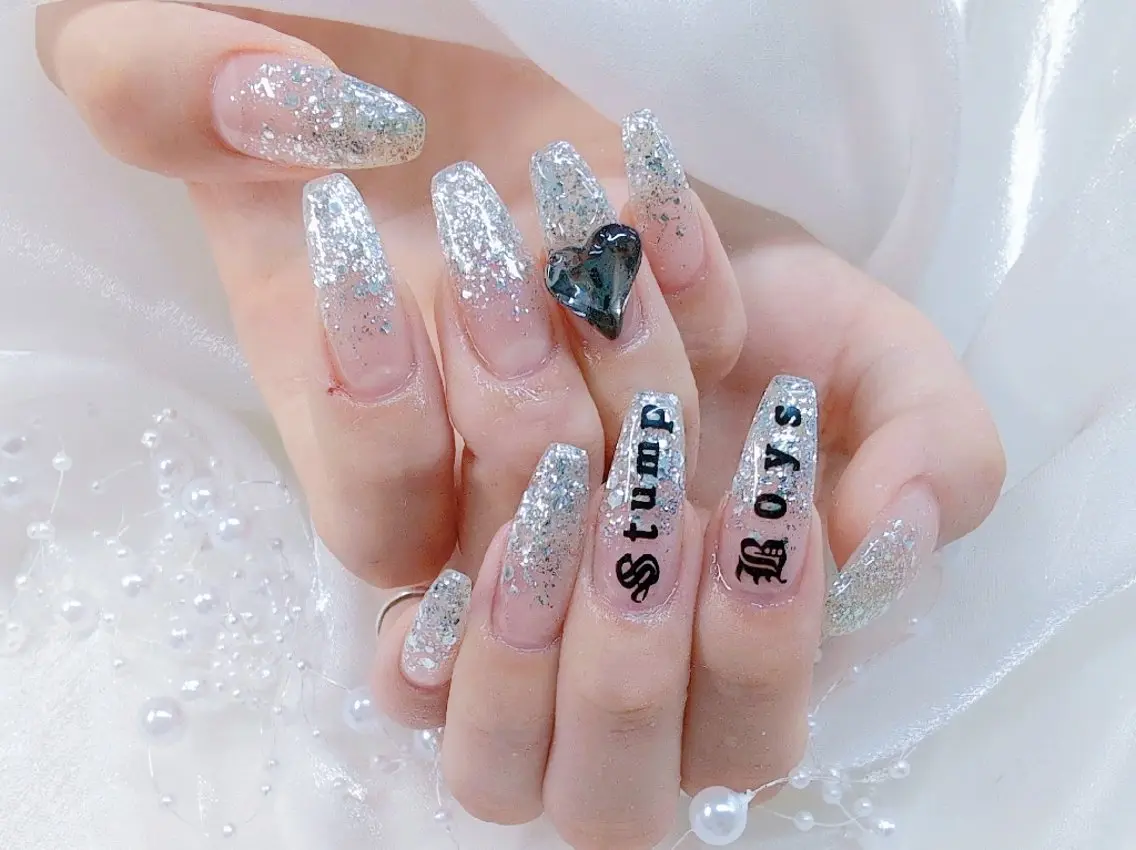 ネイル 長さ出し フラッシュネイル フレンチネイル キラキラネイル ラメ(グリッター) Chouette Nailのネイルデザイン