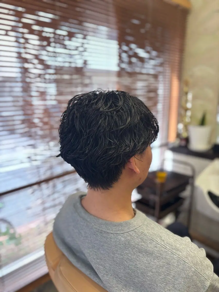 ショート パーマ メンズ メンズパーマ 刈り上げ 波巻きパーマ スパイラルパーマ カット パーマ パーマ/フェード/新 宿/アイパー/上田のヘアスタイル