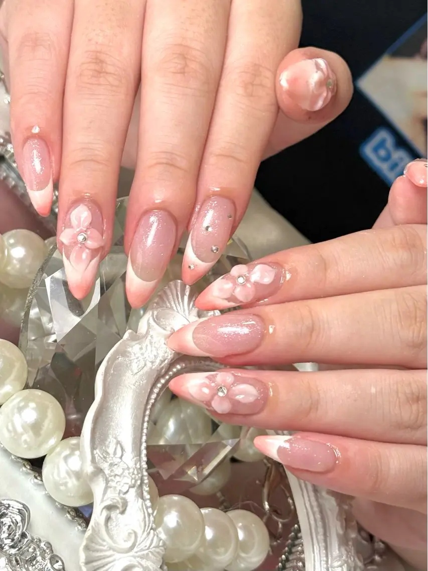 ネイル ハンドネイル ルシイ🎀新宿長さ 出しパーツ専門店のネイルデザイン