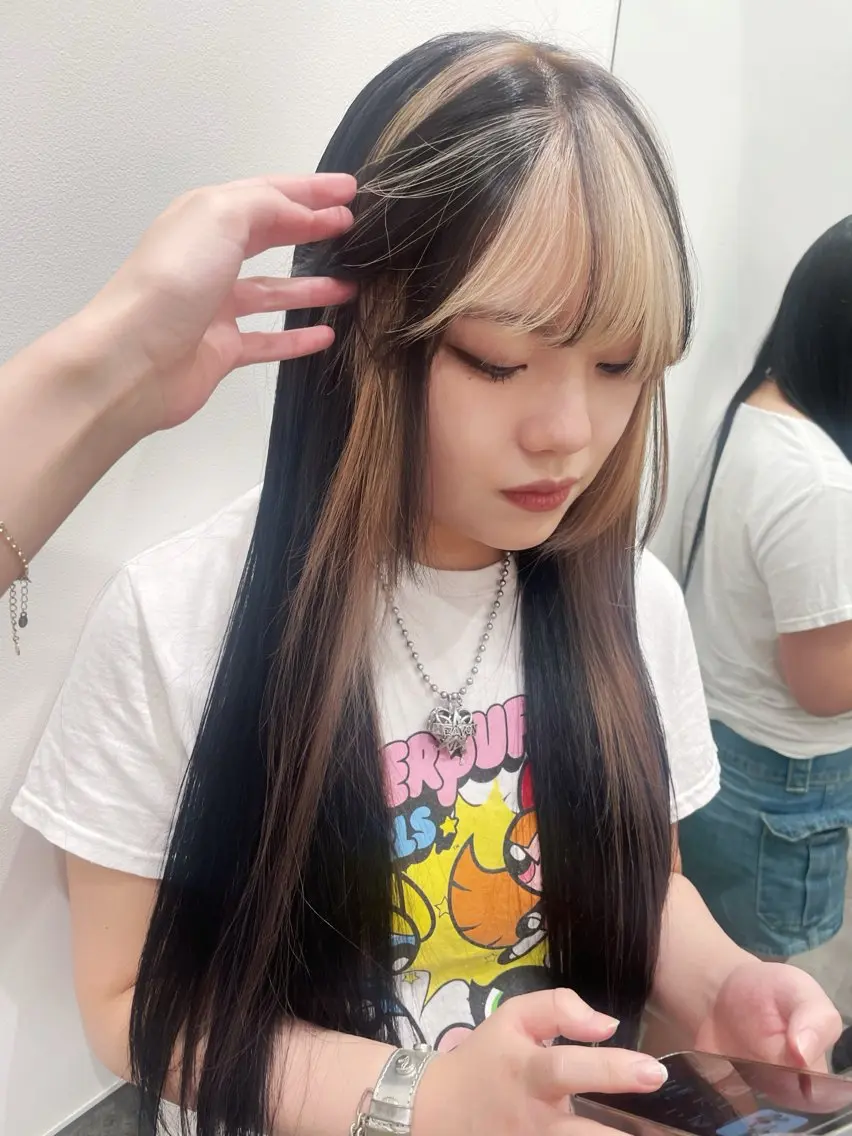 ロング カラー ヘアアレンジ ベージュカラー デザインカラー イヤリングカラー ハイライトカラー インナーカラー ヘアカラー トリートメント ヘアセット 憧れの艶ハイトーンへ 🌙サイダサキのヘアスタイル