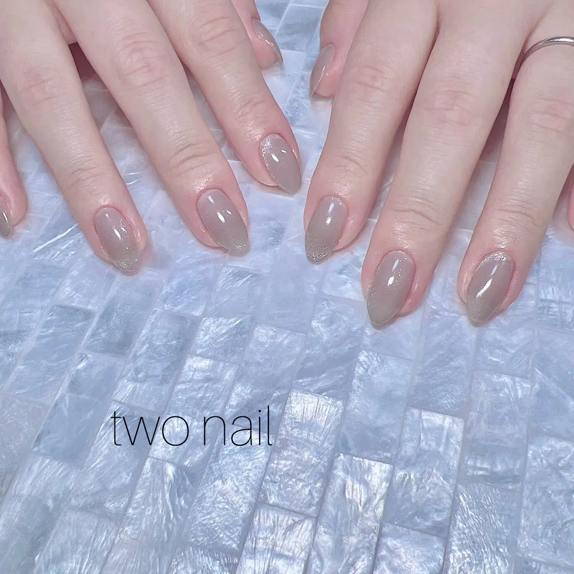 ネイル キラキラネイル マグネットネイル ネイルチップ ホワイト ハンドネイル two nailのネイルデザイン