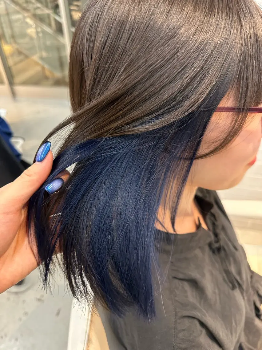 カラー ブルーカラー ハッシュカット ✦·.⋆  SAYAのヘアスタイル
