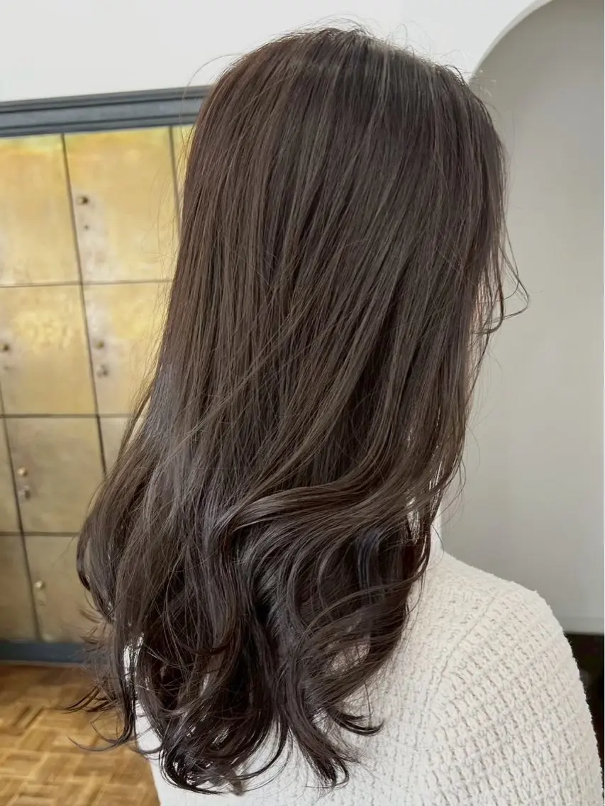 セミロング カラー 森 彩夏のヘアスタイル