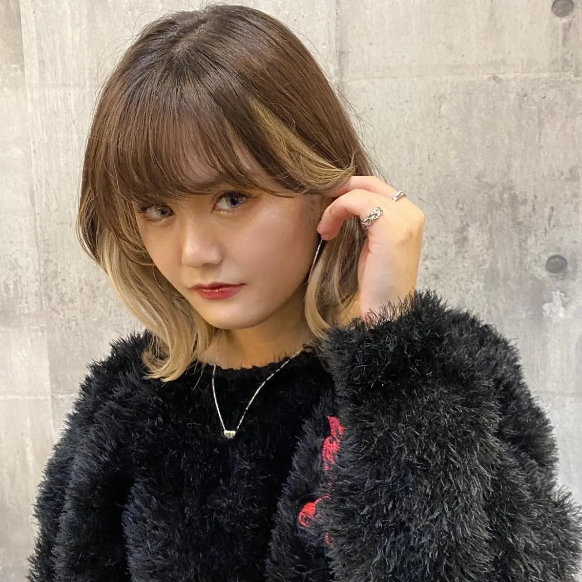 ミディアム レイヤーカット 外ハネヘア 比嘉 陽のヘアスタイル