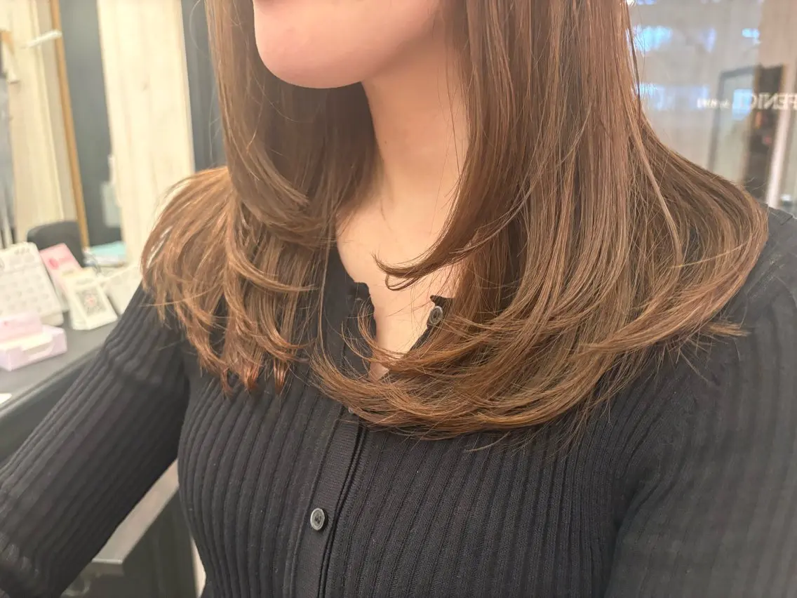 セミロング レイヤーカット 松井 悠希のヘアスタイル