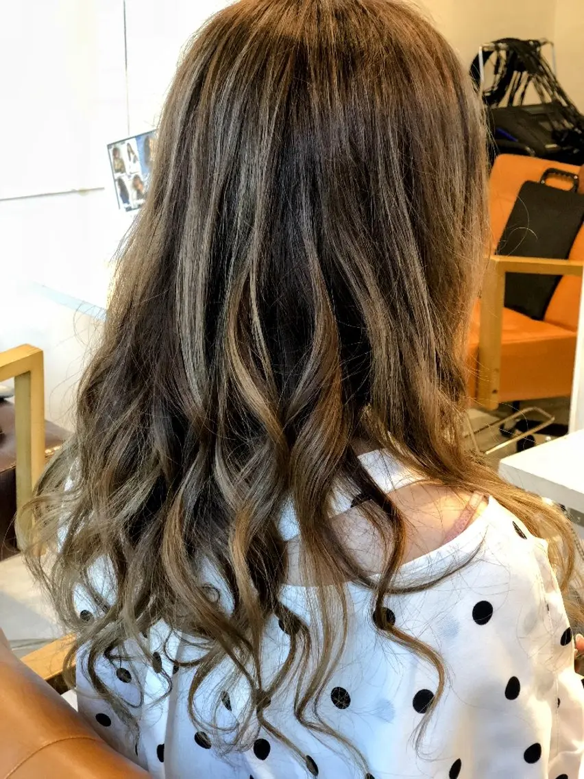 セミロング カラー ハイライトカラー ハイライト ヘアカラー [RiLo] 松村のヘアスタイル