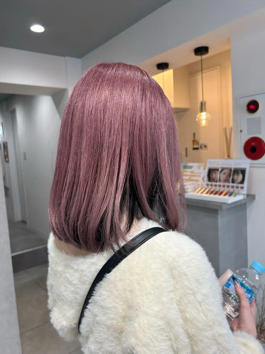 ミディアム カラー 黒髪 ピンクカラー 山岡 茉琳のヘアスタイル