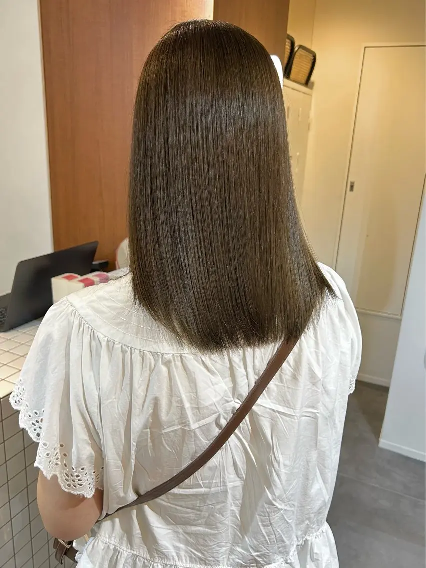 ミディアム 小林 朋花のヘアスタイル