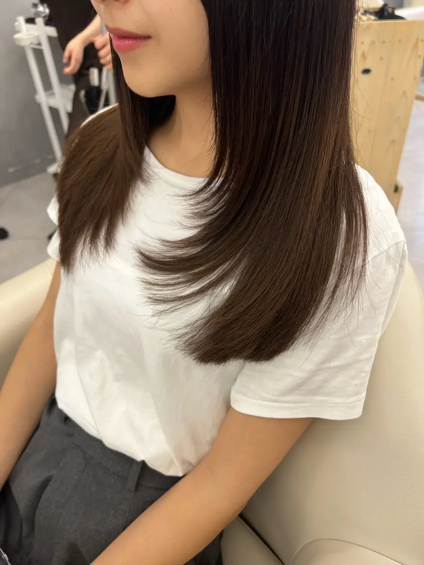 セミロング レイヤーカット 梶 久菜乃のヘアスタイル