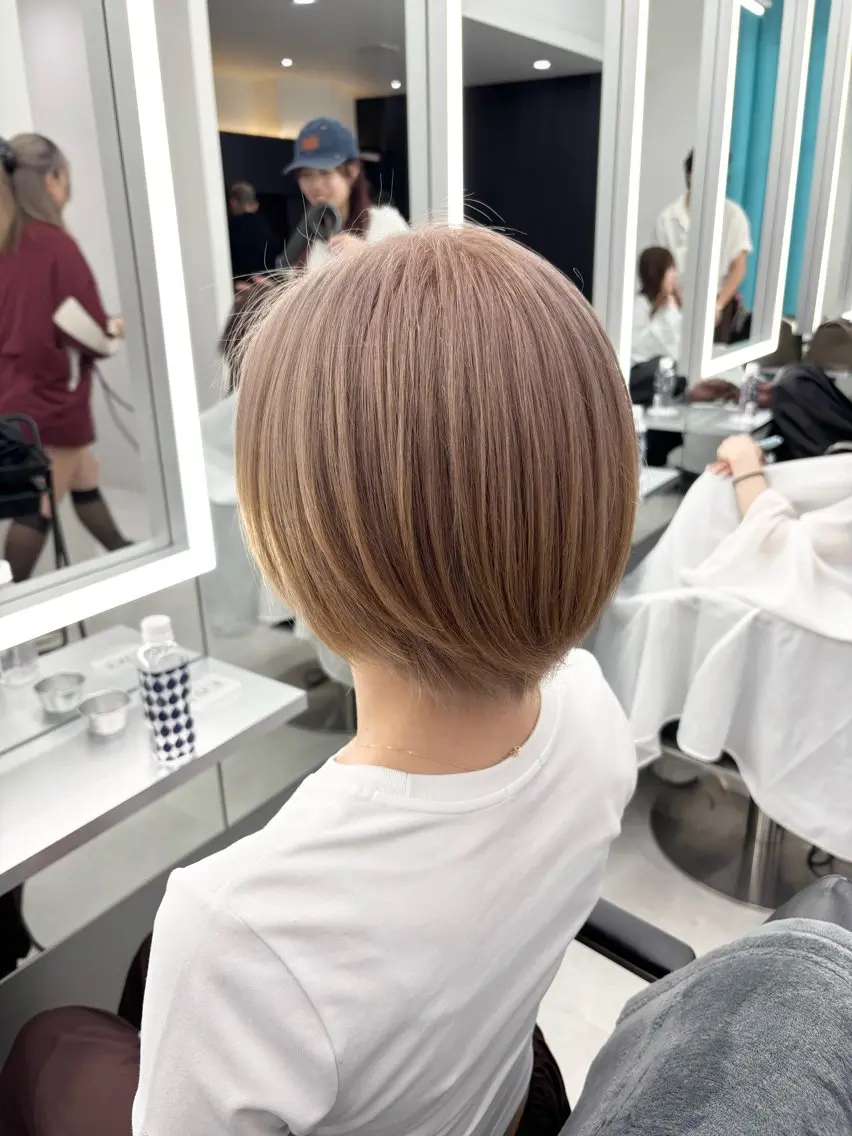ショート カラー ベージュカラー カット ヘアカラー TACE AYANOのヘアスタイル