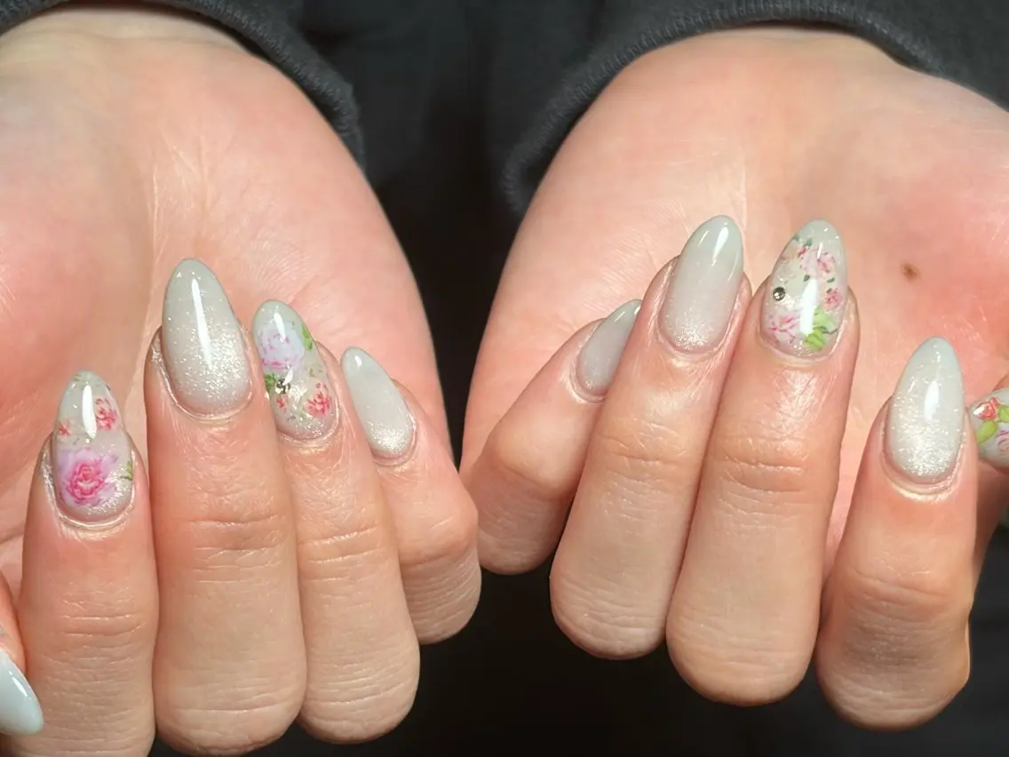 ネイル オーロラネイル 長さ出し フレンチネイル ジェルネイル ガラスフレンチ Rela・S NAILのネイルデザイン
