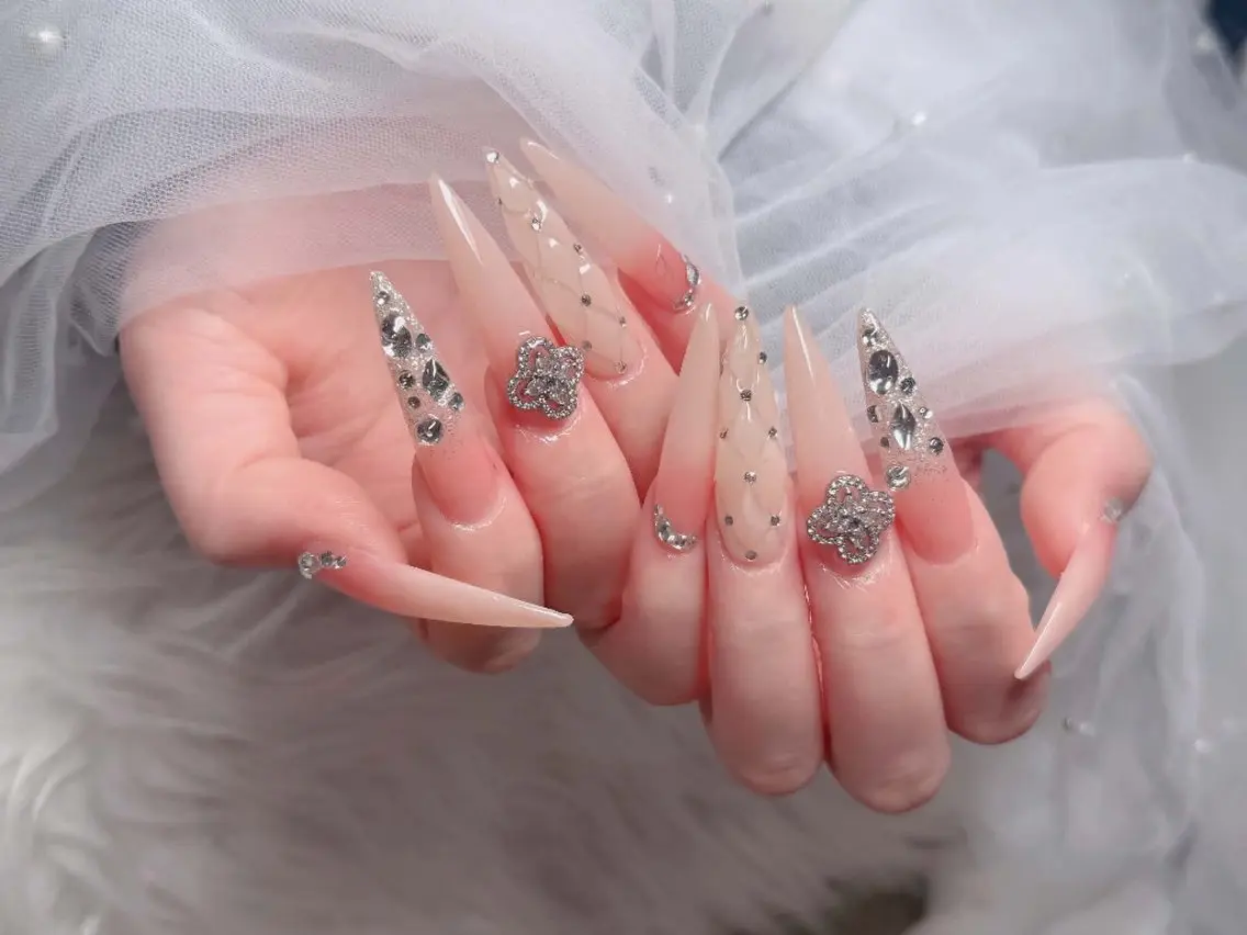 ネイル チークネイル フレンチネイル キラキラネイル 韓国ネイル マグネットネイル ハンドネイル Buruberii hbaby nailのネイルデザイン