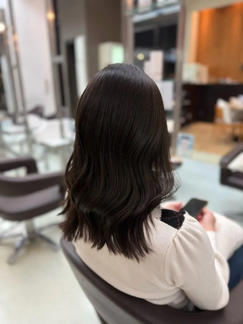 セミロング カット ヘアカラー 新井優馬|縮毛矯正/ 地毛風ストレートのヘアスタイル