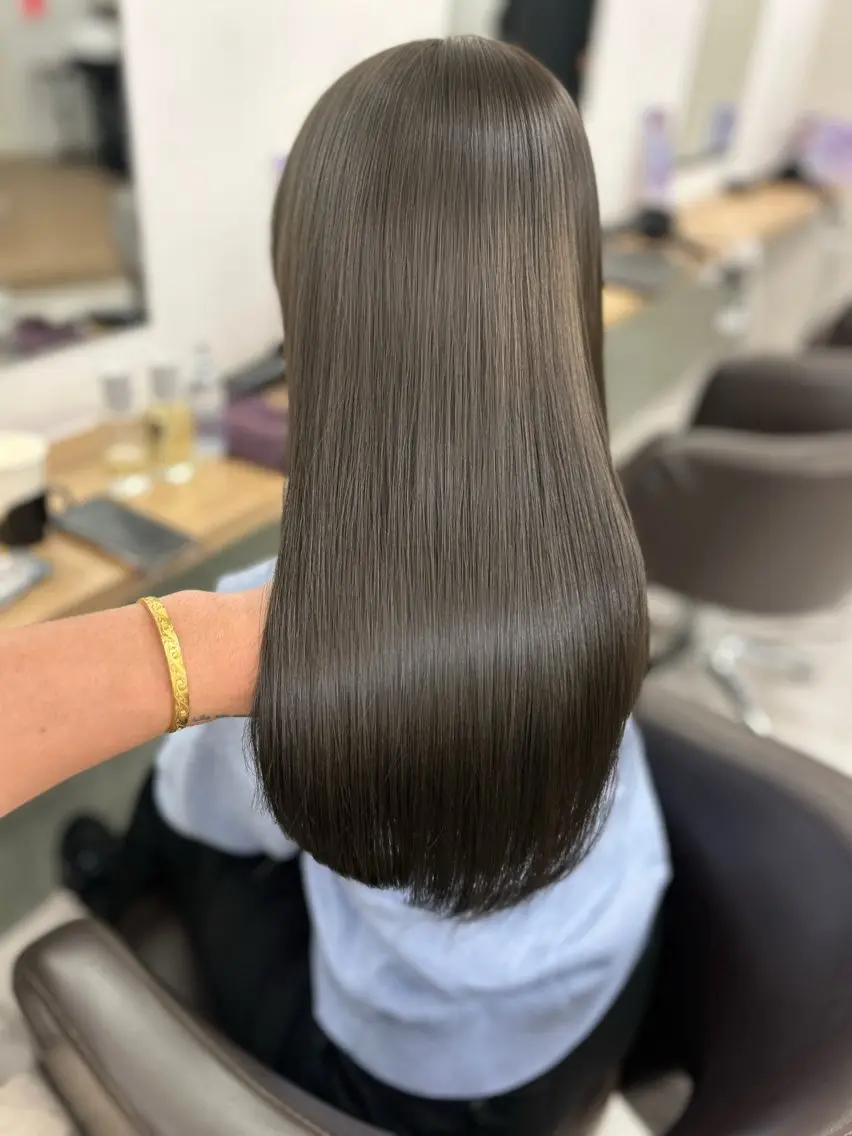 セミロング カラー ヘアアレンジ ベージュカラー グレージュ オリーブベージュ オリーブカラー オリーブグレージュ カット ヘアカラー トリートメント 【代表】 たき〜のヘアスタイル