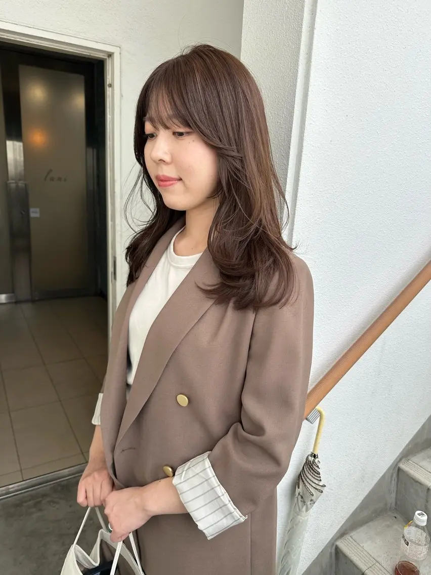 セミロング KAORU オリーブカラーのヘアスタイル