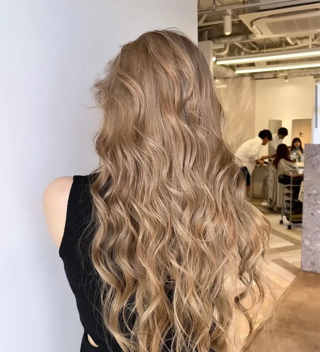 ロング ヘアカラー トリートメント karin🪩海外風 バタフライカットのヘアスタイル