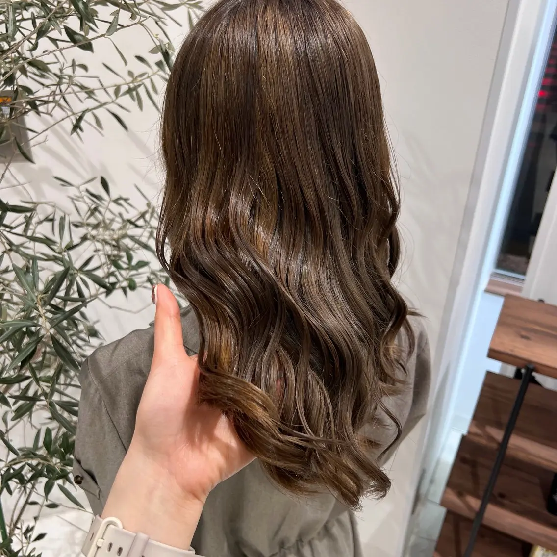 セミロング カラー 小白井 由美のヘアスタイル