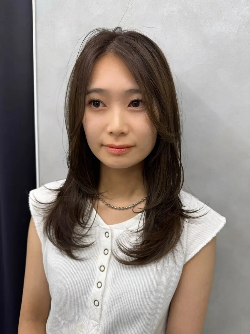 セミロング カラー ベージュカラー オリーブベージュ レイヤーカット カット ヘアカラー トリートメント 透明感カラー ボブ ミディアム 齊木勇人のヘアスタイル