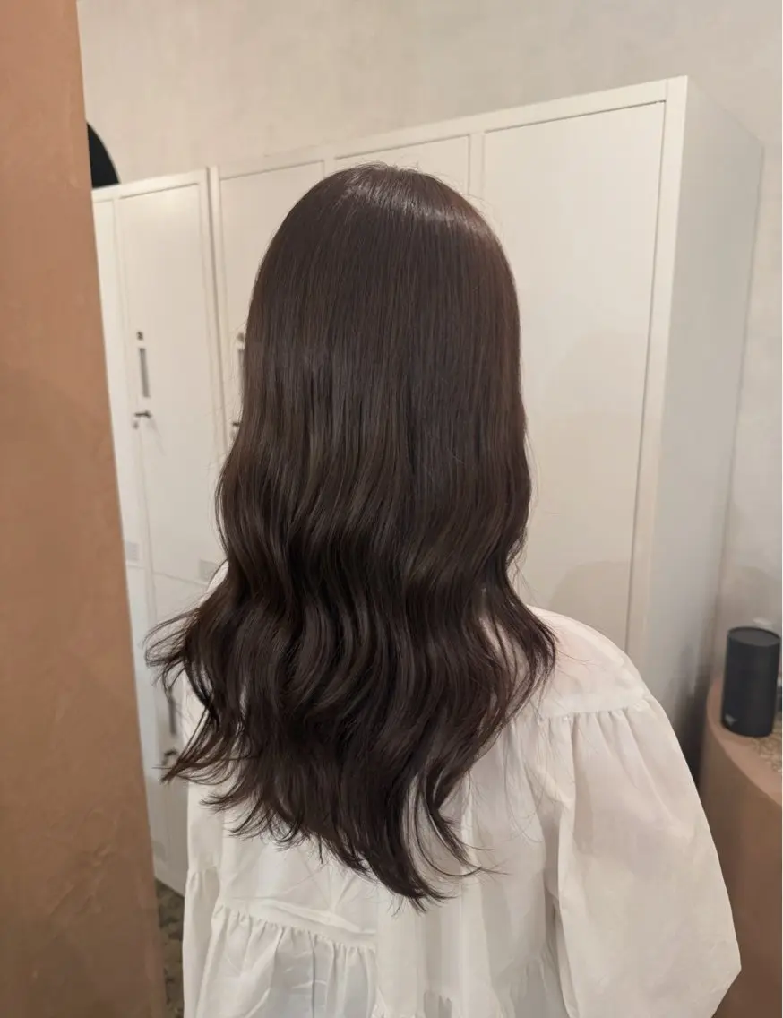 ロング アッシュ カット ヘアカラー 水田 帆波のヘアスタイル