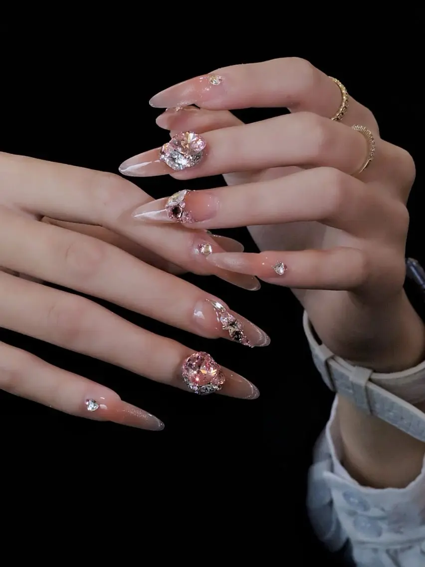 ミディアム ティキ Pono Nailsのネイルデザイン