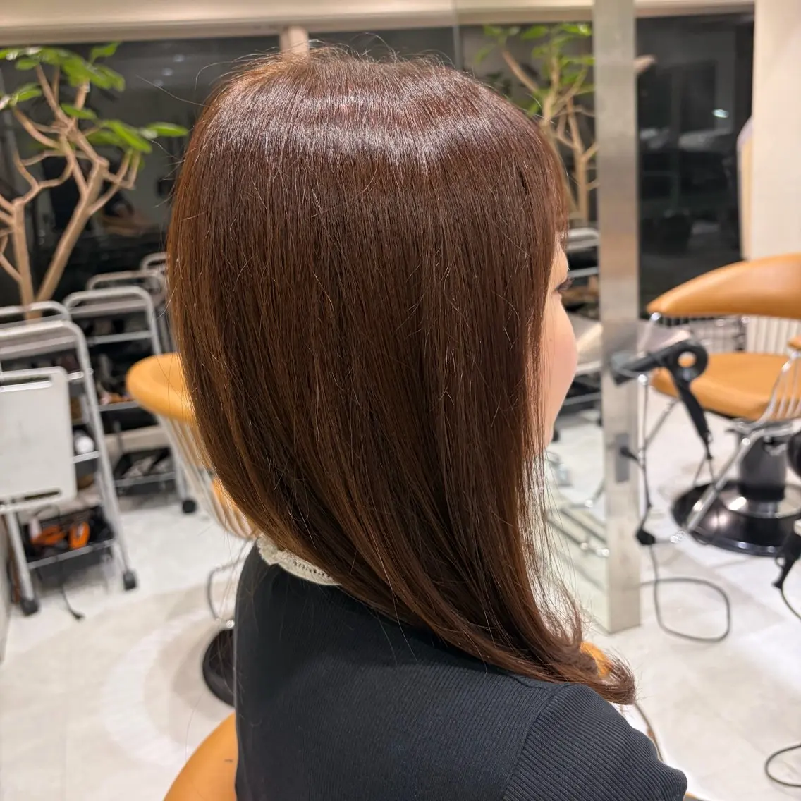 セミロング カラー ヘアアレンジ 内大久保 列夏のヘアスタイル
