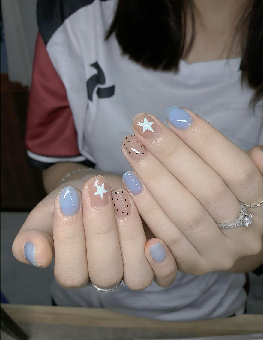 ネイル オーロラネイル 氷ネイル・うるうるネイル 韓国ネイル 水色 夏ネイル キラキメ 博多nail💅のネイルデザイン