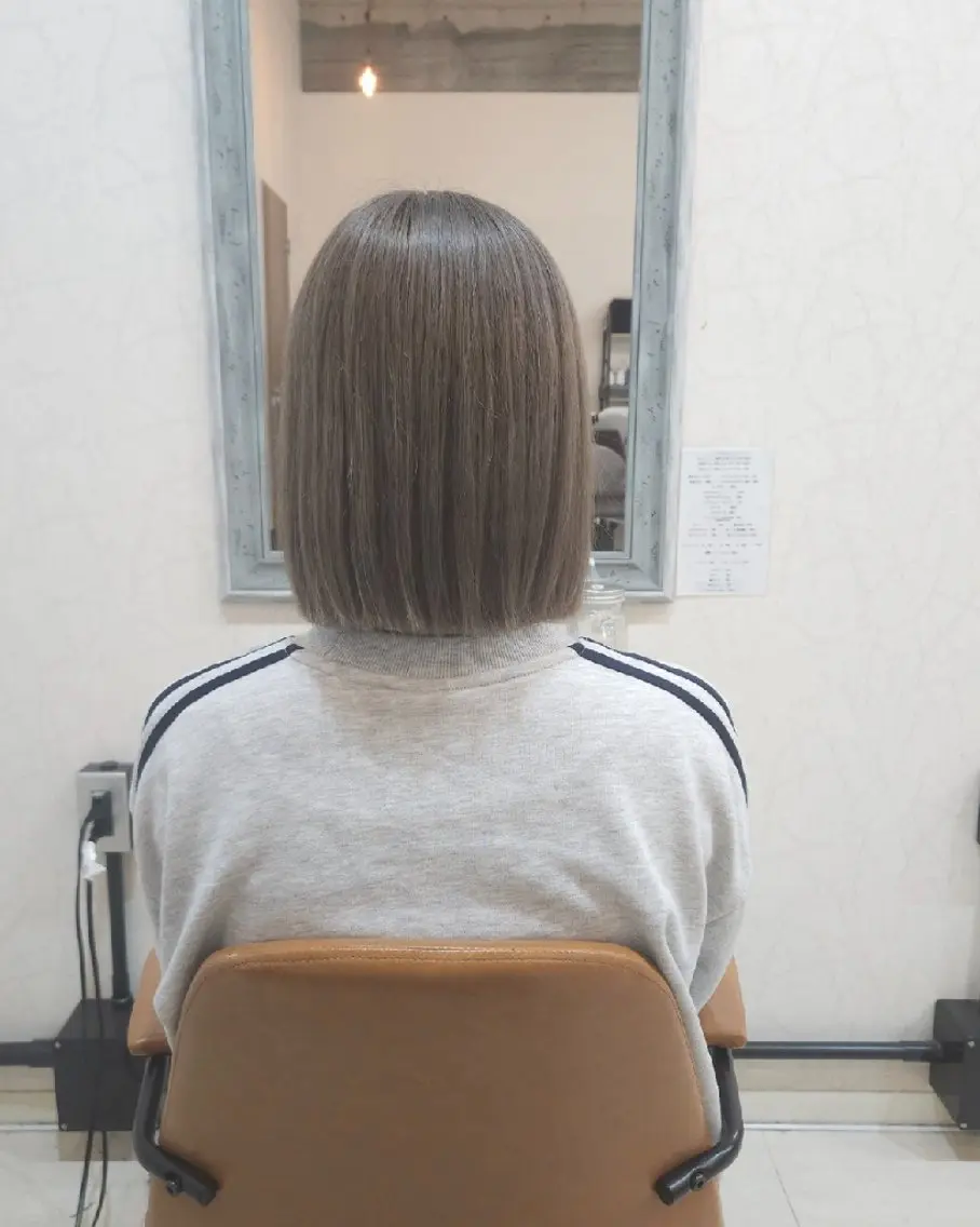 ミディアム カラー ブリーチ ダブルカラー シルバー ヘアカラー トリートメント nico ニコ🫧のヘアスタイル