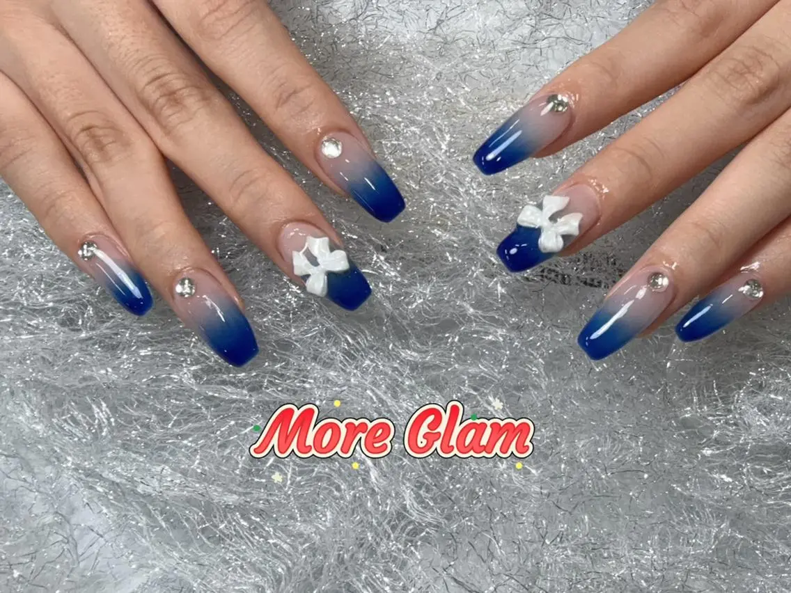 ネイル 長さ出し フットネイル フレンチネイル ジェルネイル ガラスフレンチ More Glam 池袋東口店のネイルデザイン