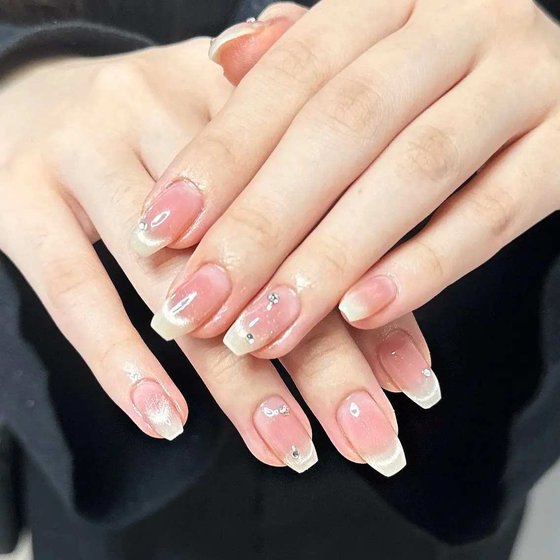 ネイル アートネイル オーロラネイル チークネイル フレンチネイル ガラスフレンチ 🎀YooLi Nail salonのネイルデザイン