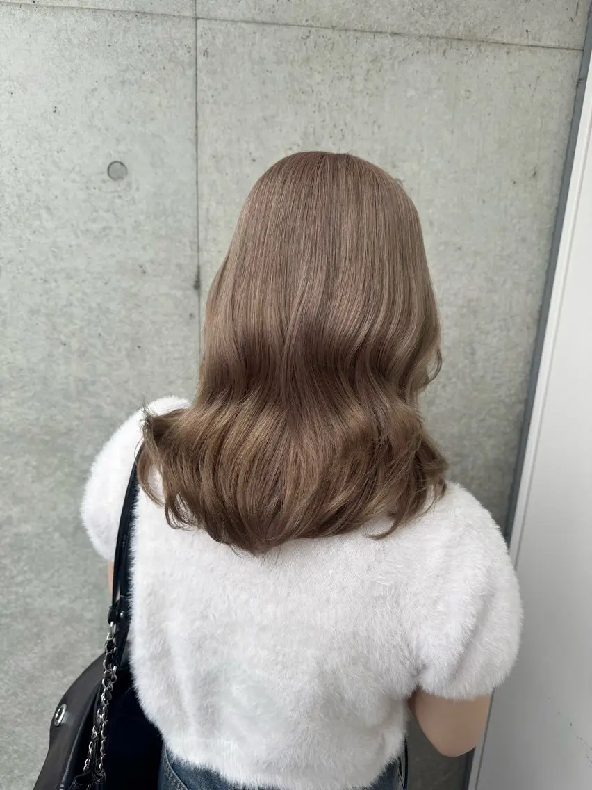 ミディアム トリートメント 🌙HIZUKI🌙 艶カラーハイトーンのヘアスタイル