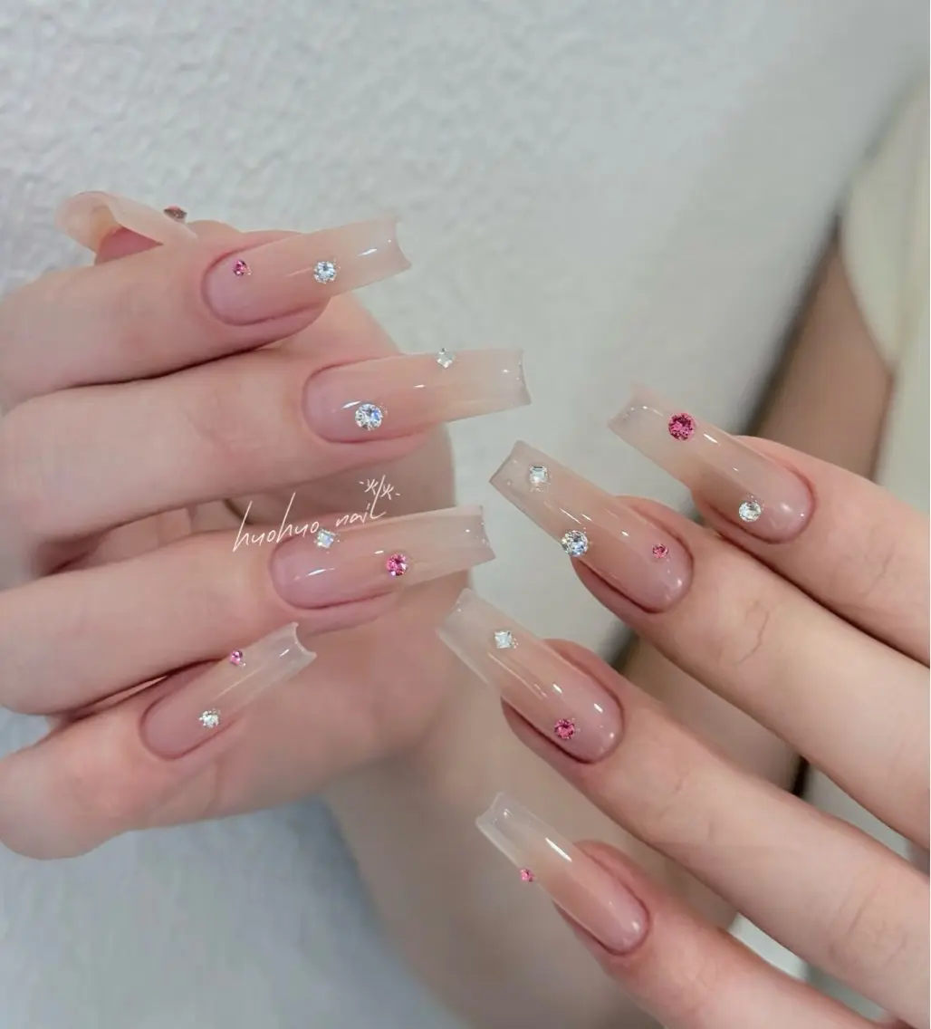 ネイル アートネイル オーロラネイル チークネイル フレンチネイル ガラスフレンチ ハンドネイル 🎀YooLi Nail salonのネイルデザイン