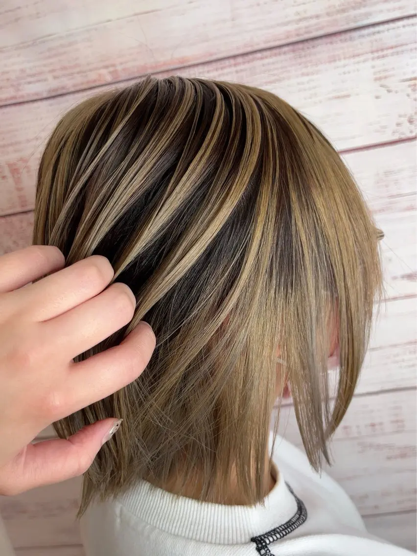 ショート カラー バレイヤージュ レイヤーカット カット ヘアカラー トリートメント 大良 彩水のヘアスタイル