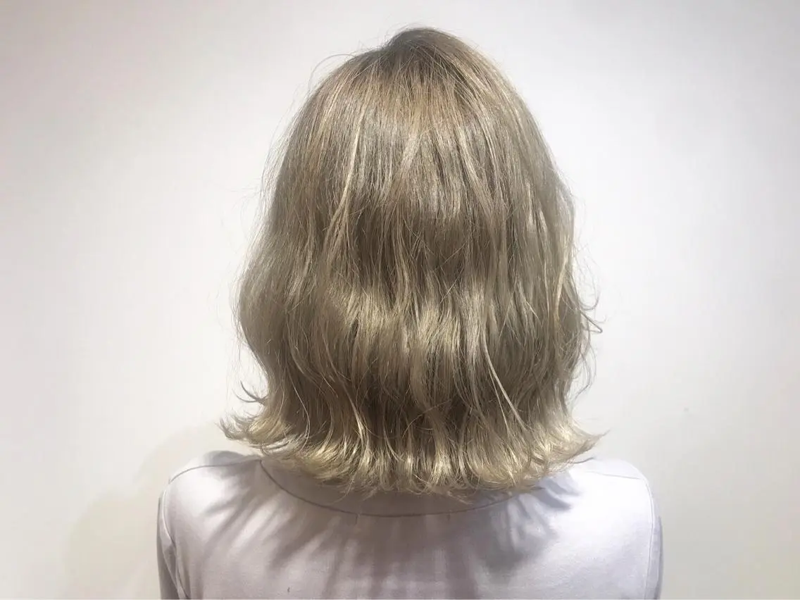 ミディアム カラー ベージュカラー ブリーチ 透明感カラー イルミナカラー ヘアカラー トリートメント 美髪・髪質改善 有田怜平のヘアスタイル