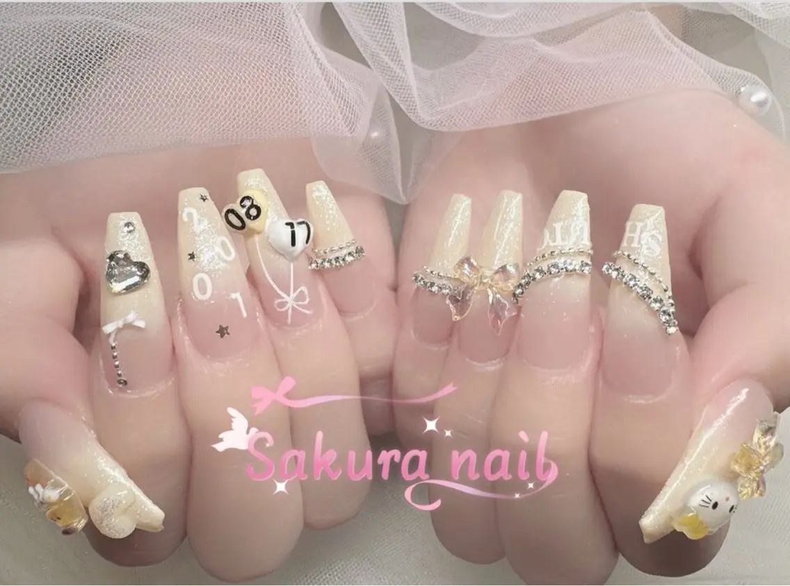 ネイル オーロラネイル クリアネイル フレンチネイル ジェルネイル ガーリー ハンドネイル Sakura Nail Salonのネイルデザイン