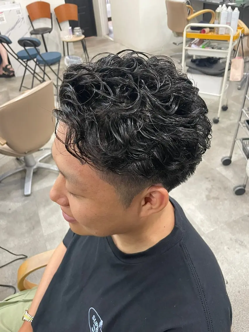 ショート パーマ メンズ ビジネス メンズパーマ ショートヘア 髙野 亮吾のヘアスタイル