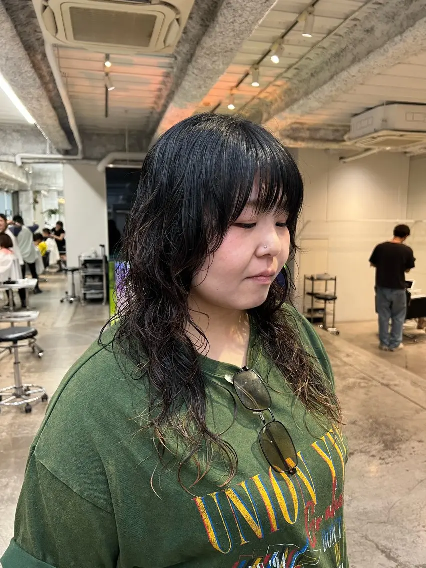ロング パーマ ハッシュカット カット パーマ AmiLi HONOKAのヘアスタイル