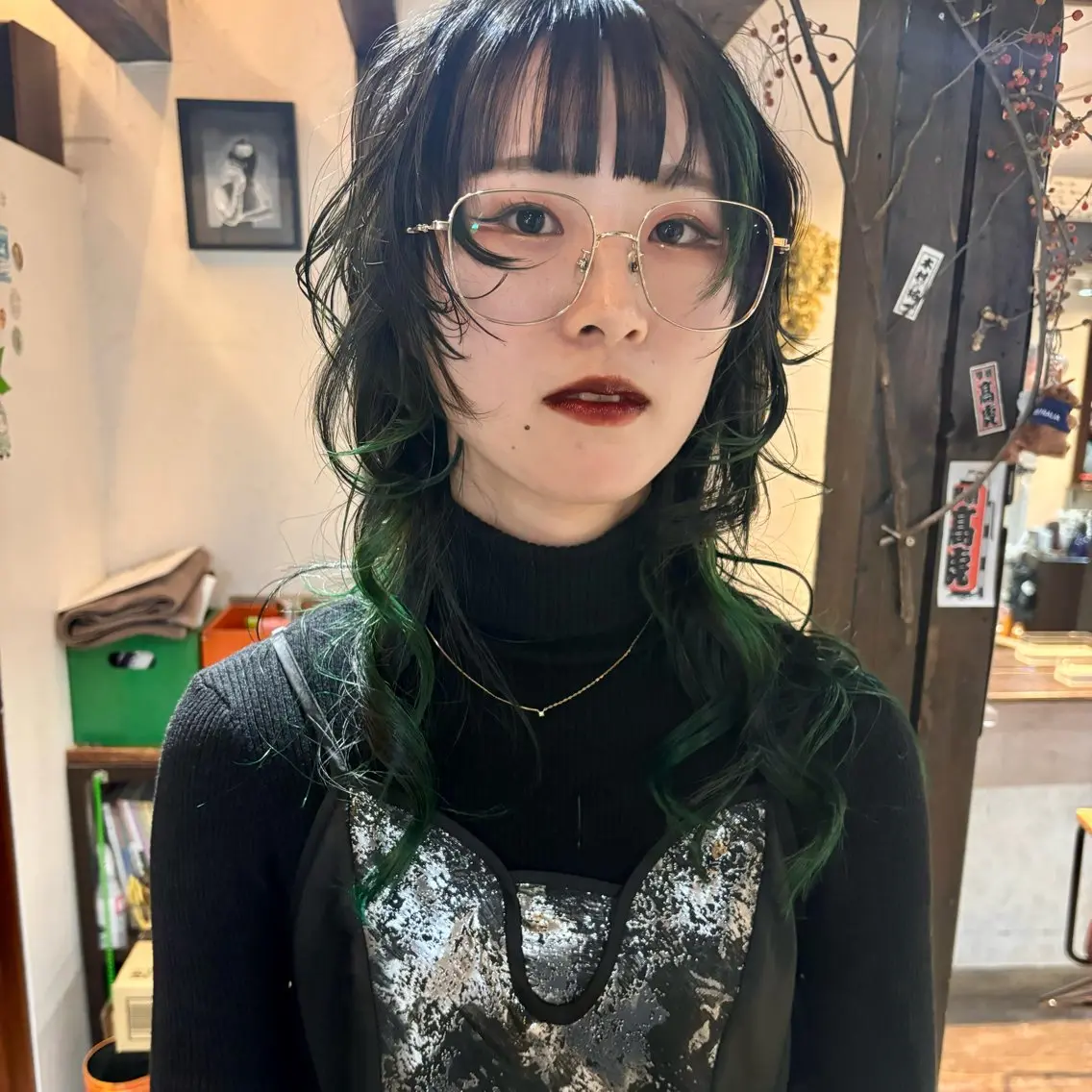 セミロング カラー デザインカラー レイヤーカット ウルフカット カット ヘアカラー 大石 朱純のヘアスタイル