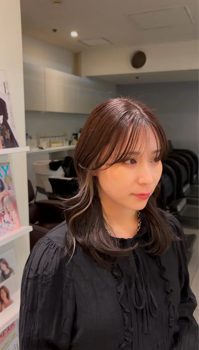 セミロング オオカメ ユヅキのヘアスタイル