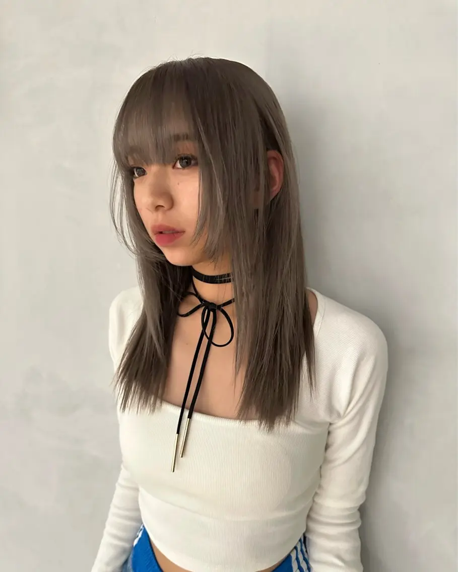カラー ブリーチ グレージュ GAN /ダメージレスカラーのヘアスタイル