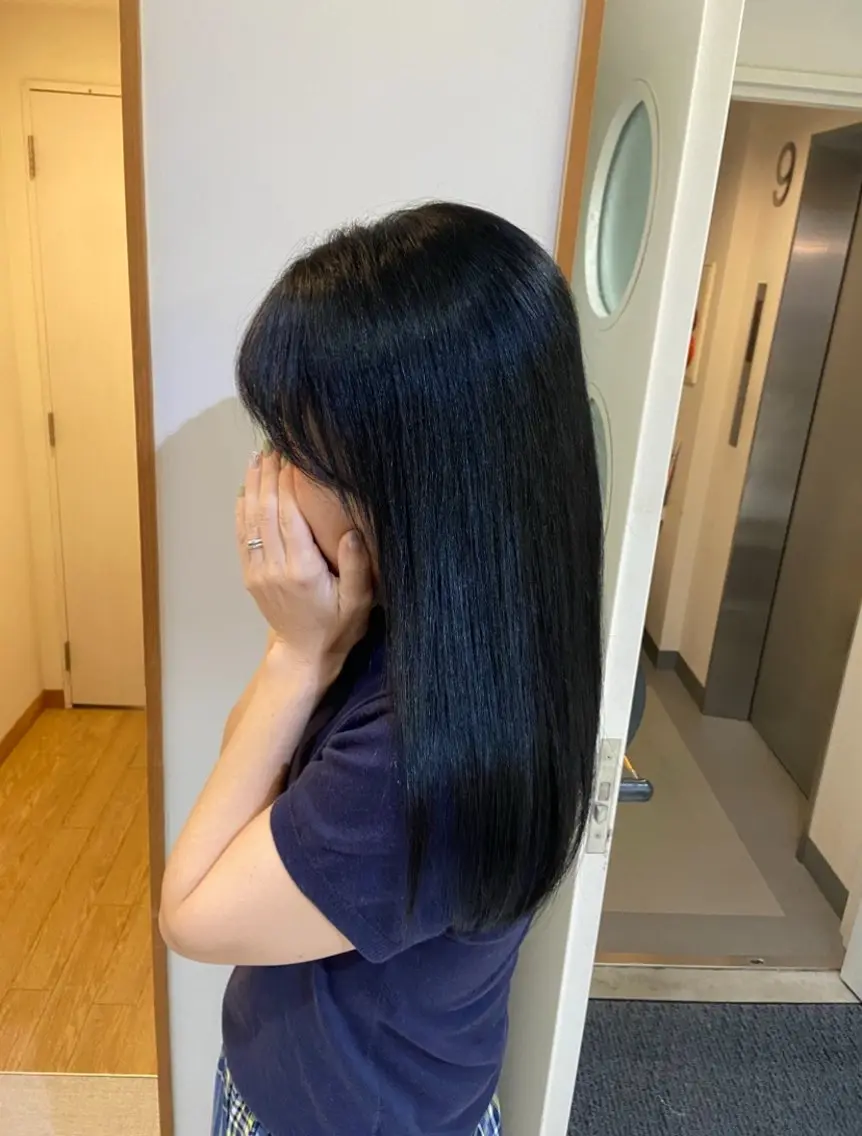 カラー ベージュカラー 黒髪 ブルーカラー ブルーブラック UNBIRTHDAY いずみのヘアスタイル