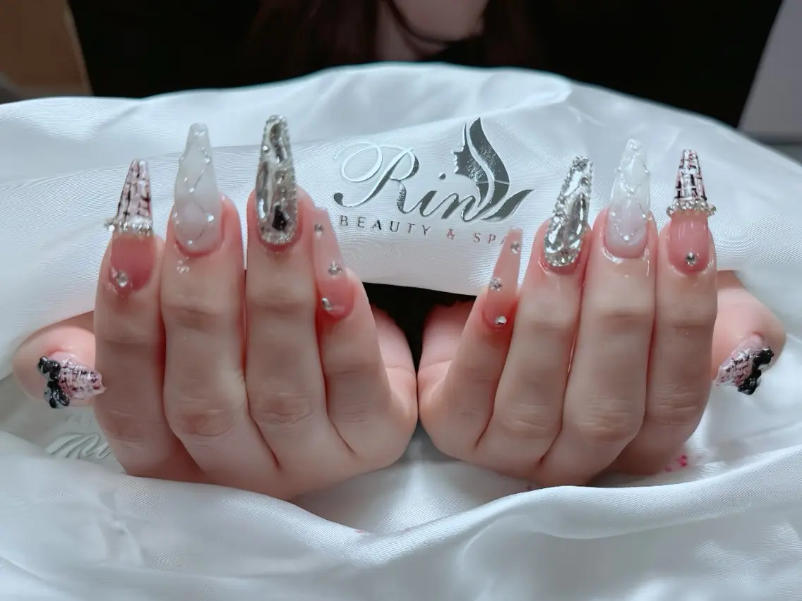 ネイル アニマル柄 ボルドー ブラウン チークネイル フレンチネイル Rin Nail 新大久保店のネイルデザイン