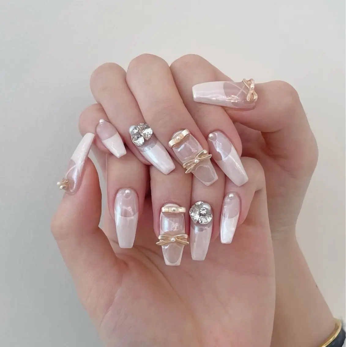 ネイル アートネイル ボルドー フレンチネイル ジェルネイル 氷ネイル・うるうるネイル ハンドネイル Julie Nail Hinのネイルデザイン