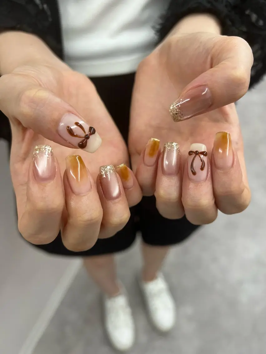 ネイル ブラウン ジェルネイル キラキラネイル マグネットネイル ニュアンスネイル ハンドネイル ハンドケア Bana_ Nailのネイルデザイン
