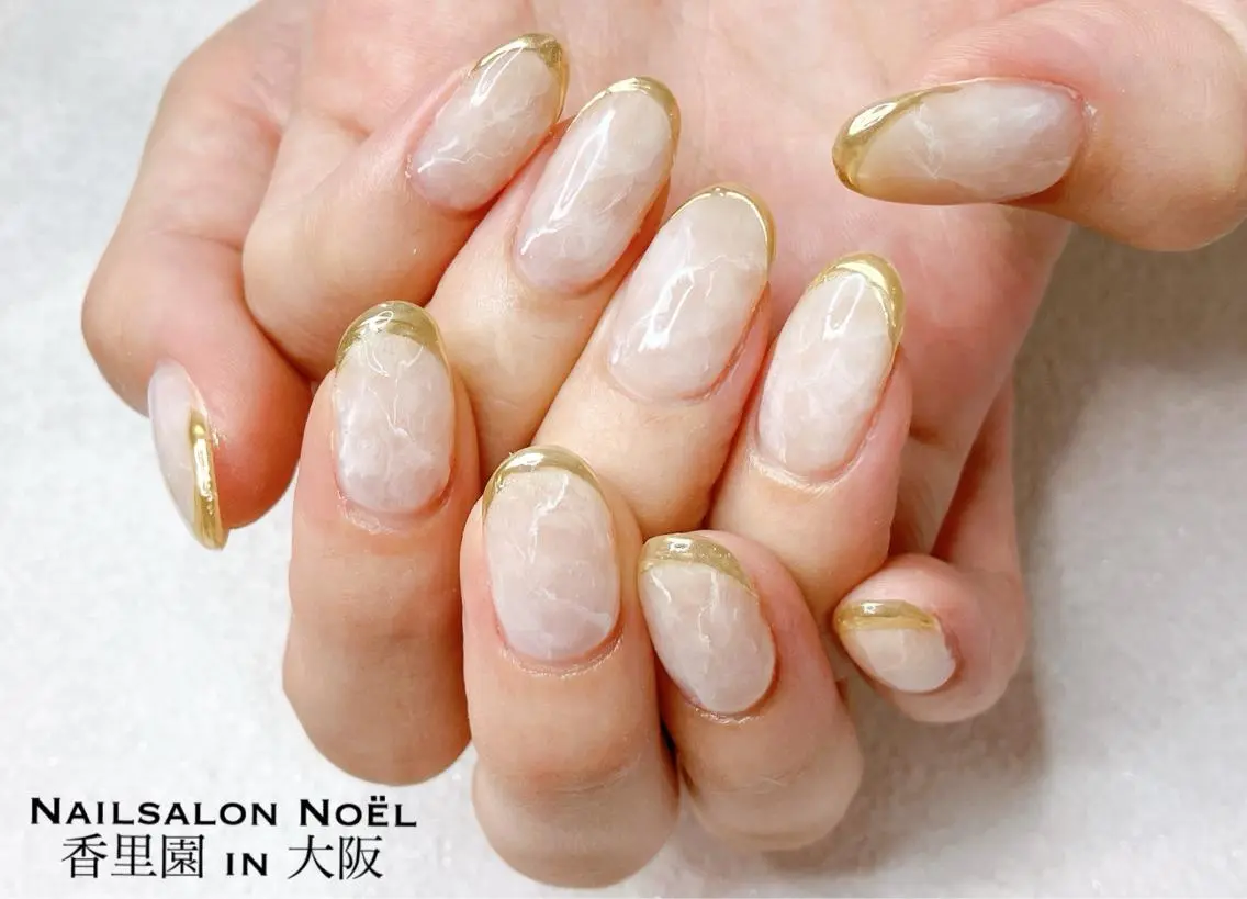ネイル フレンチネイル 大理石ネイル(マーブル) ミラーネイル ホワイト Nailsalon &Noelのネイルデザイン